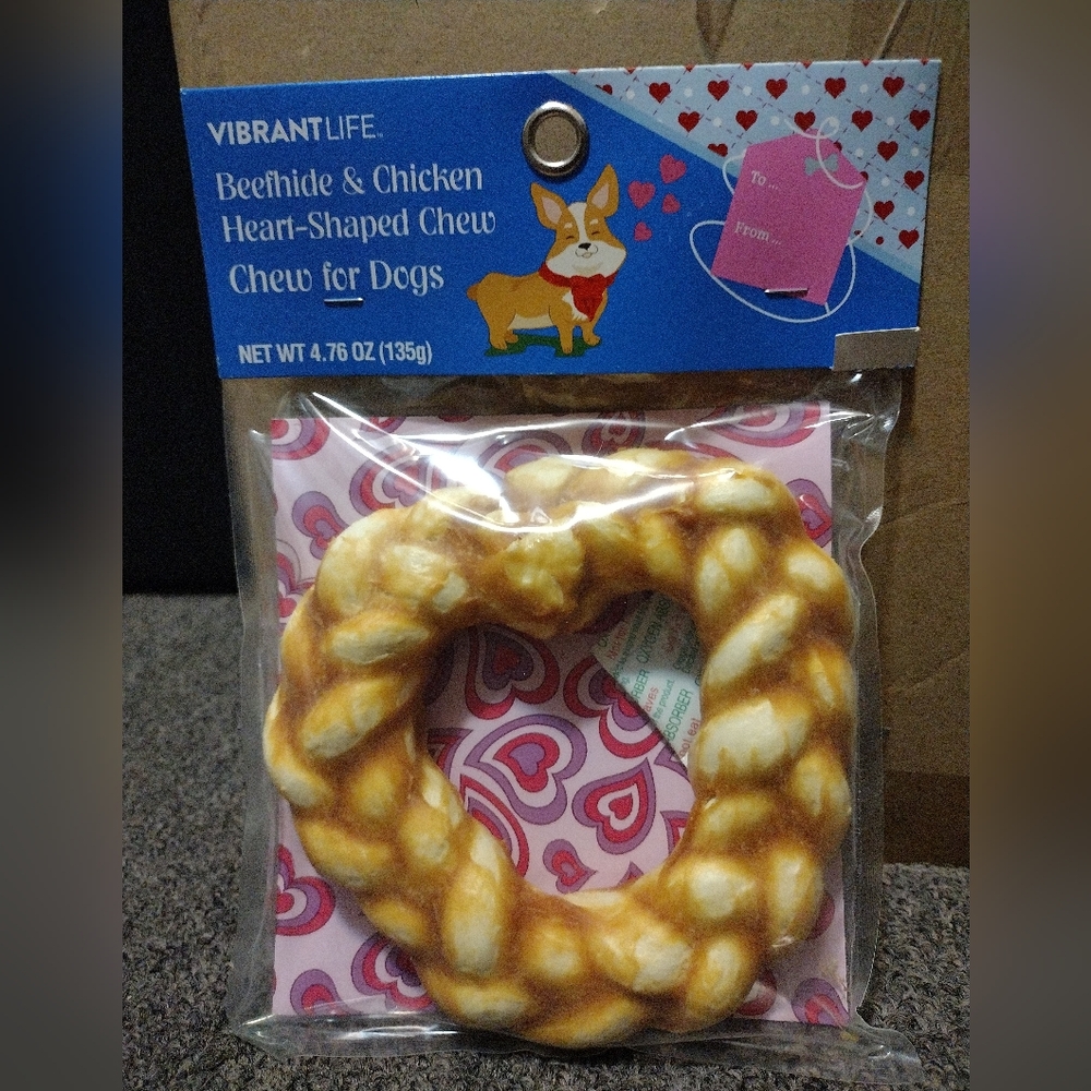 Vibrant Life Beefhide & Chicken Heart-Shaped Dog Chew - Picture 1 of 3